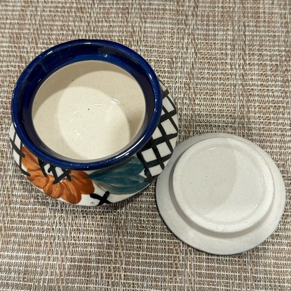 Mexican Pottery Art Ceramic Trinket Box w/ Top- small size 4” Diameter x 2.75”H - Picture 5 of 9